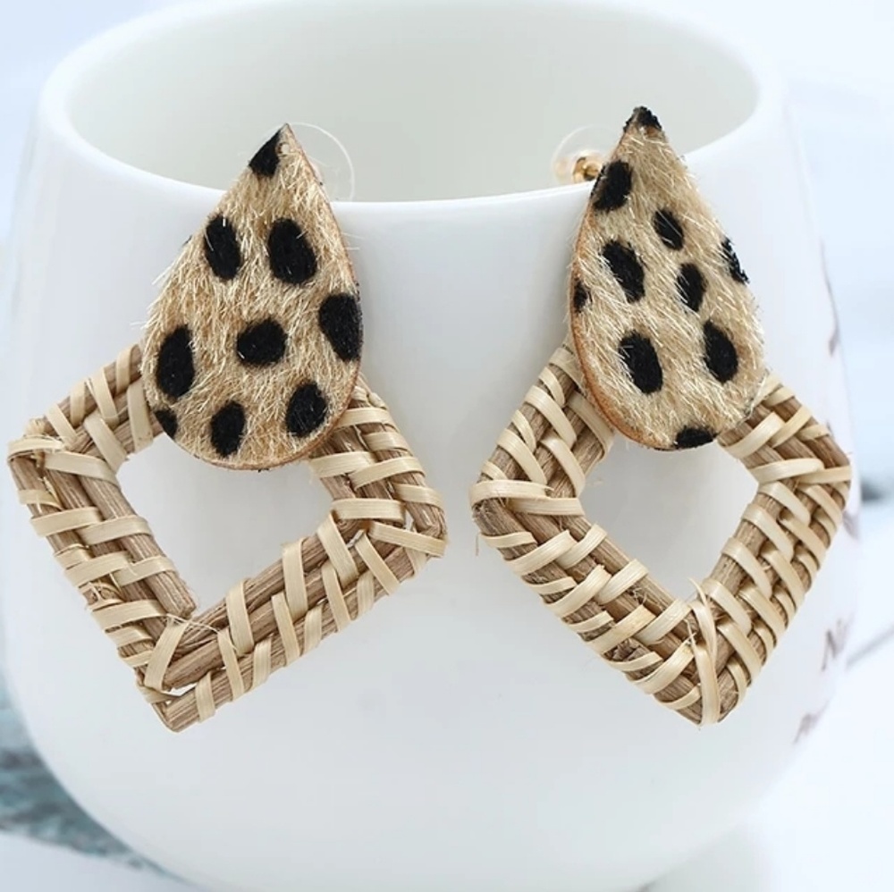 Geometric Rattan Drop Style Earrings - Picture 5 of 7